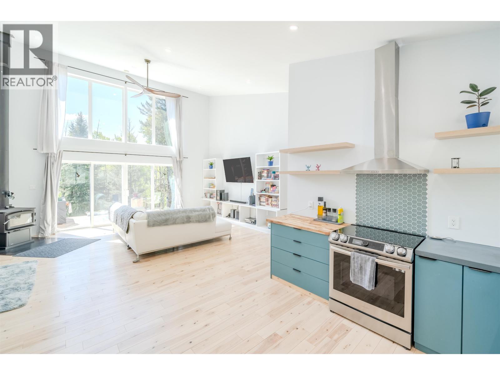 6282 HILLSIDE DRIVE