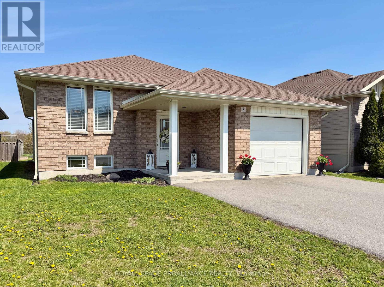 121 GREENHILL LANE