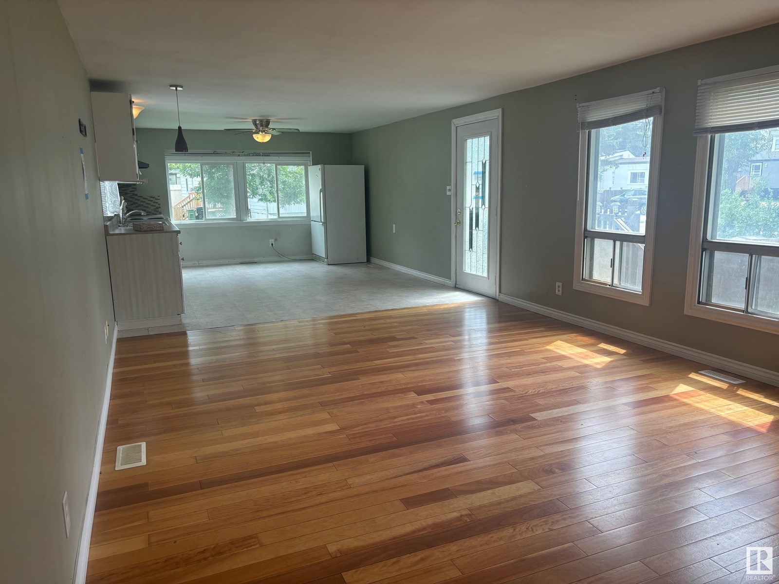 2 Cliff CR NW