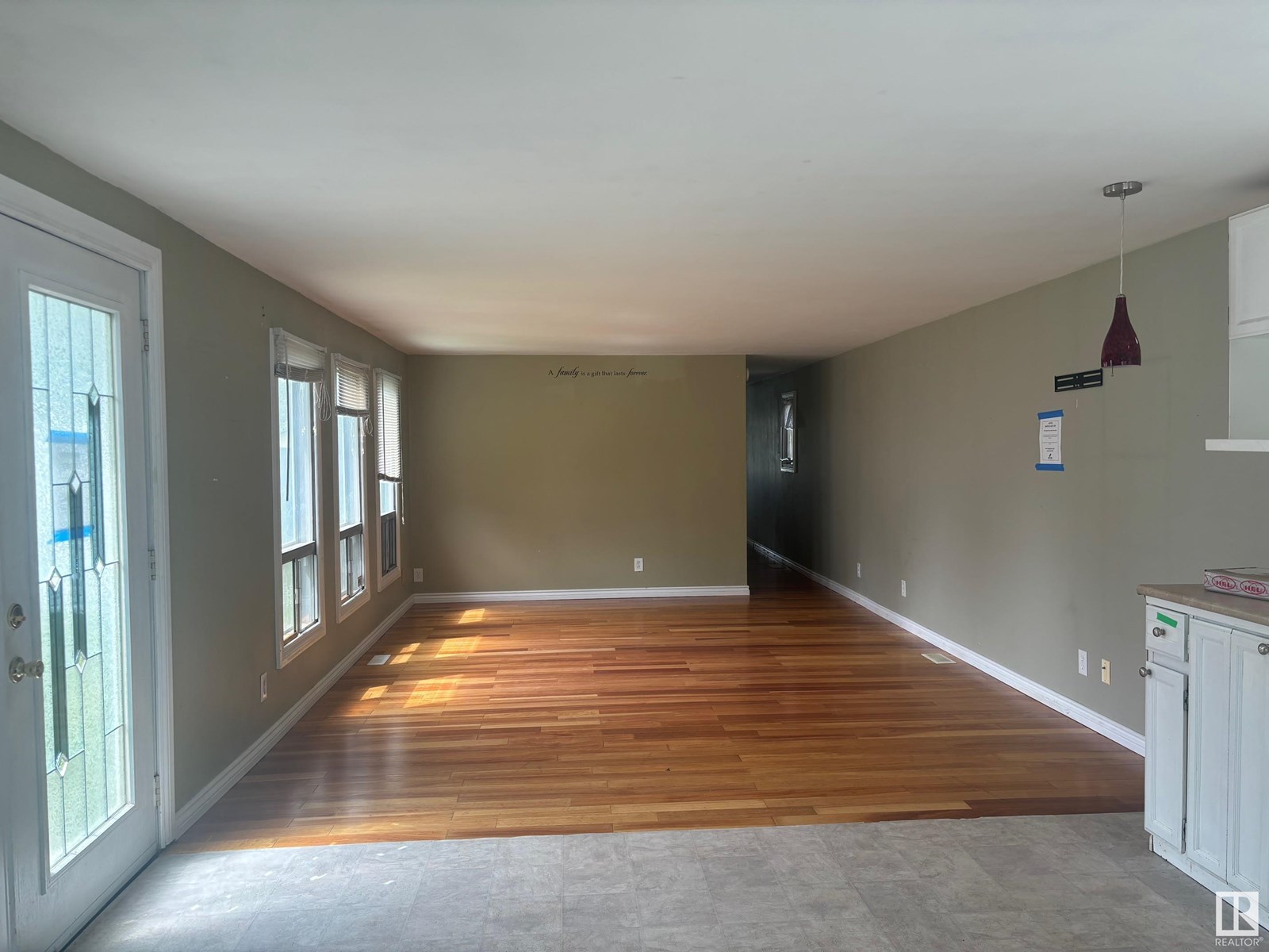 2 Cliff CR NW