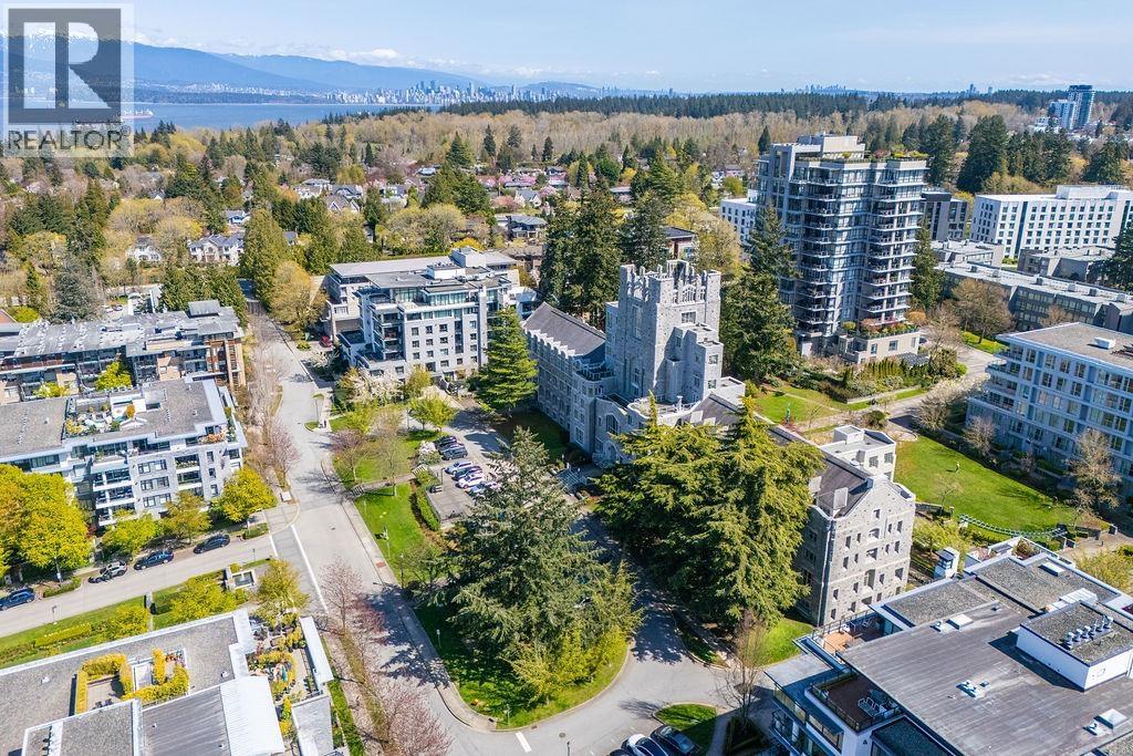 TH 16 6063 IONA DRIVE