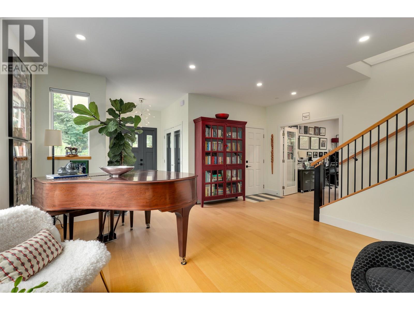 828 17TH STREET