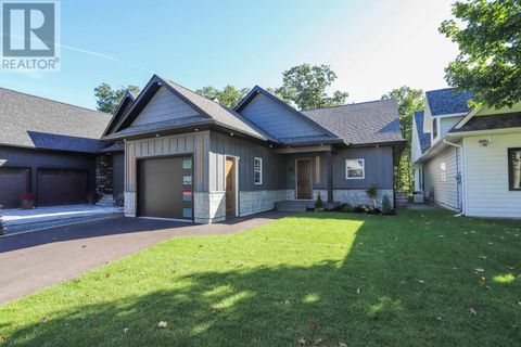 8 Bluffs DR Sault Ste. Marie ON P6A0B4