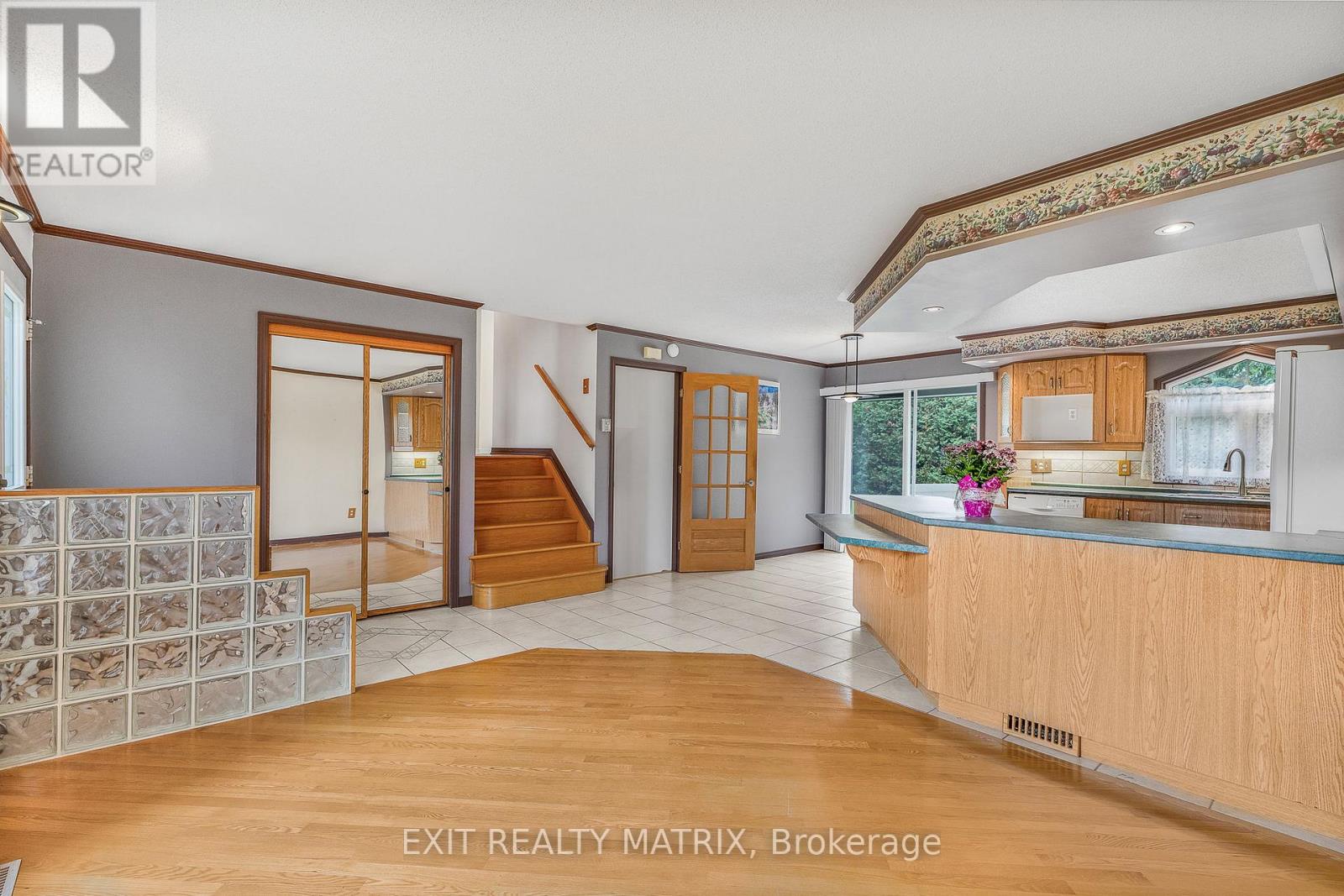 29 LOUISE CRESCENT - Photo 4