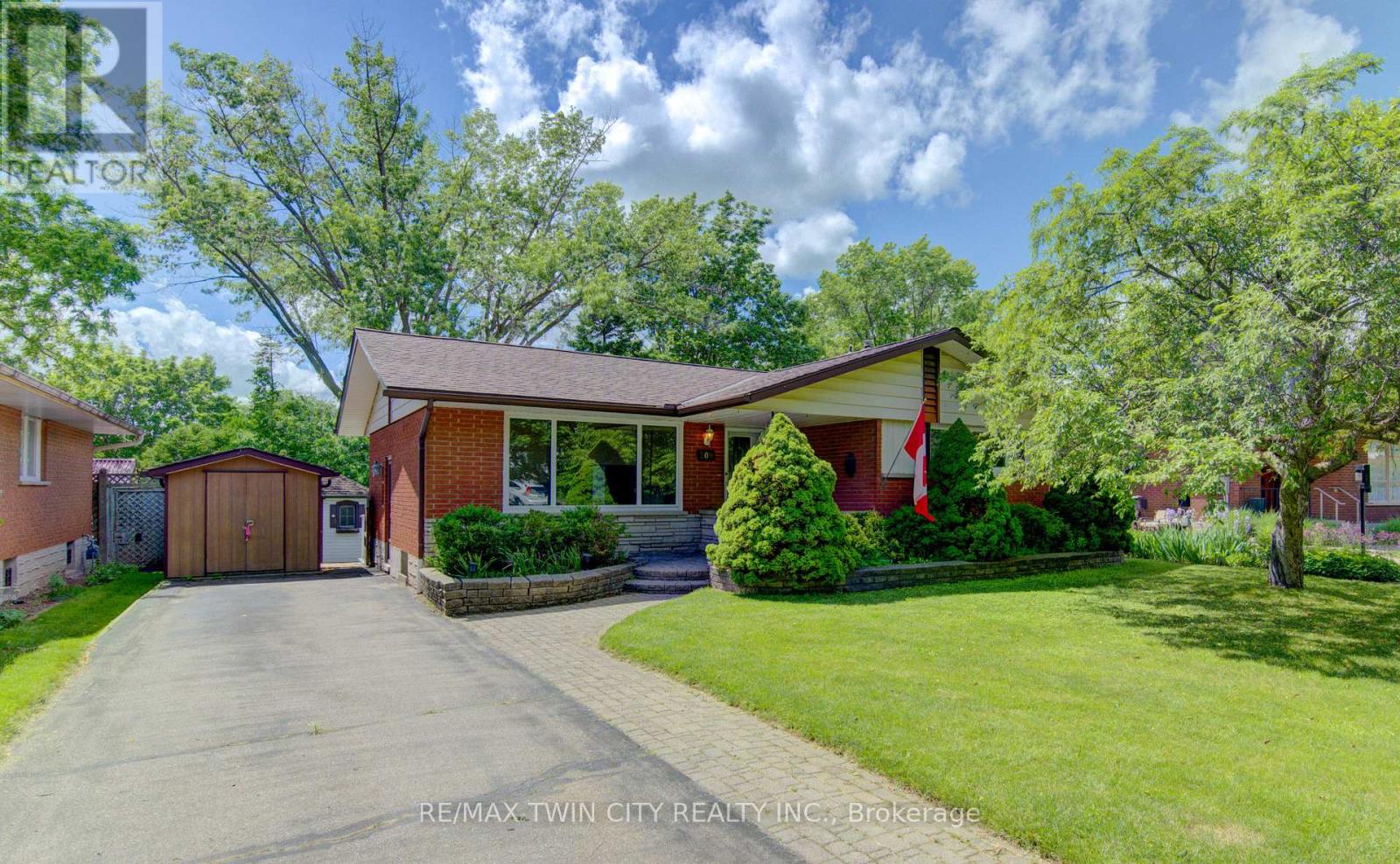 209 DIXIE CRESCENT