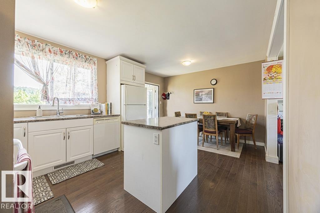 9827 152 ST NW