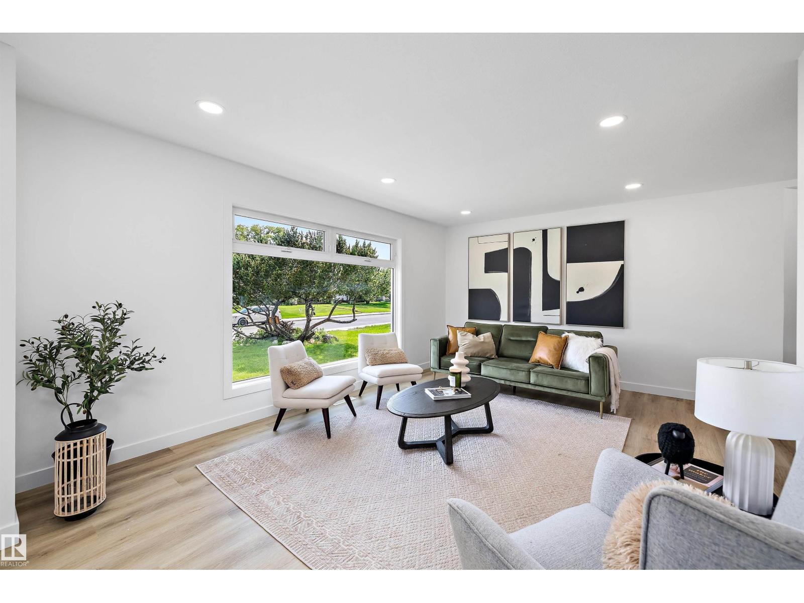 7004 93 AV NW