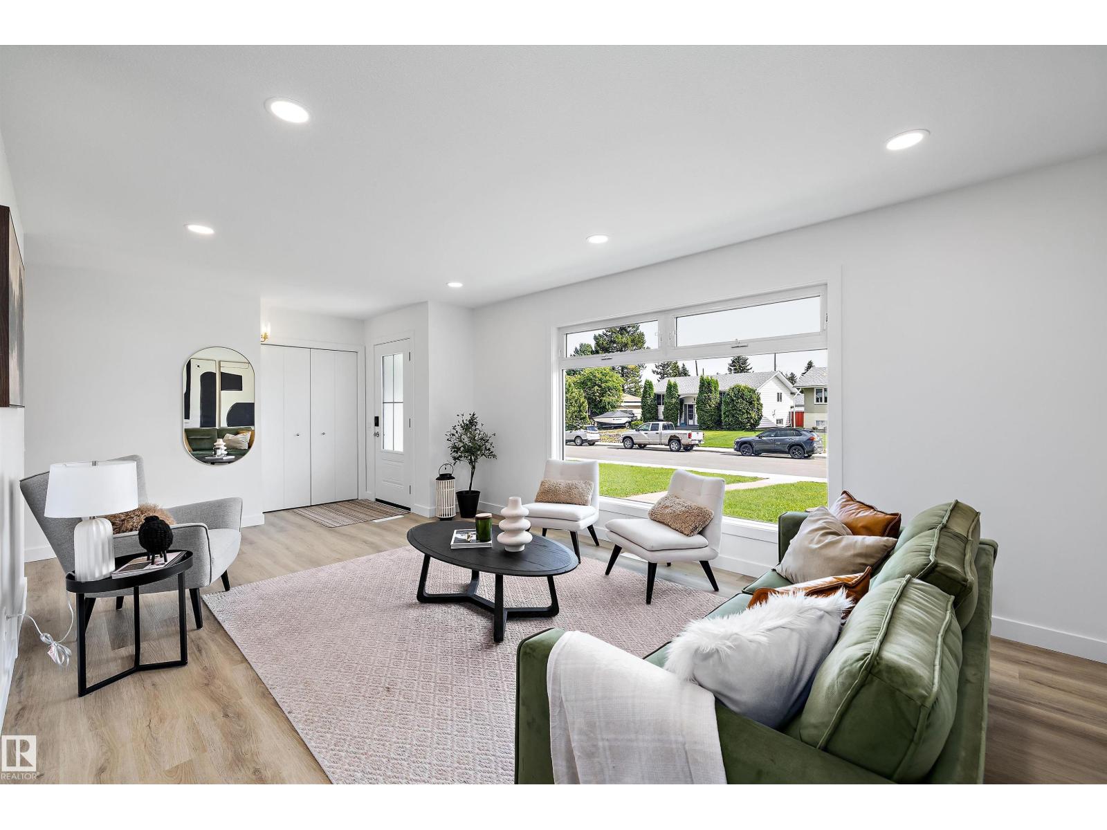 7004 93 AV NW