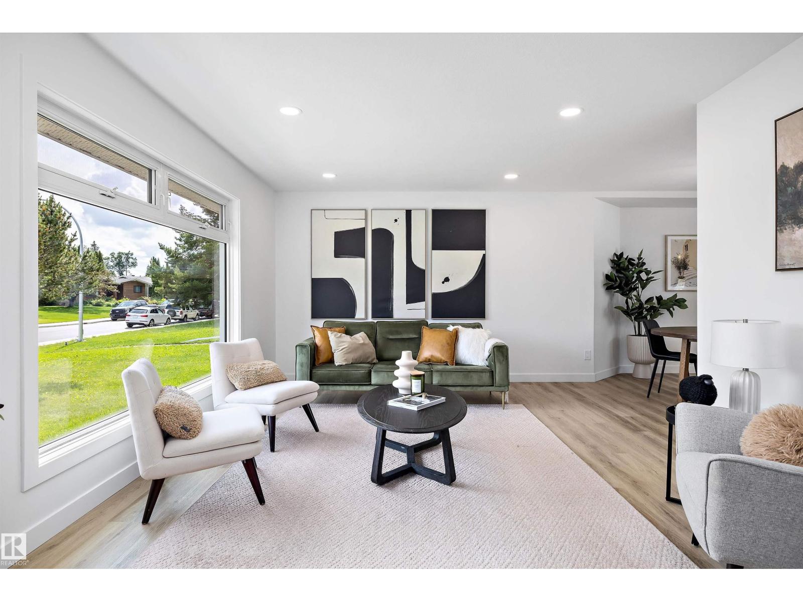 7004 93 AV NW