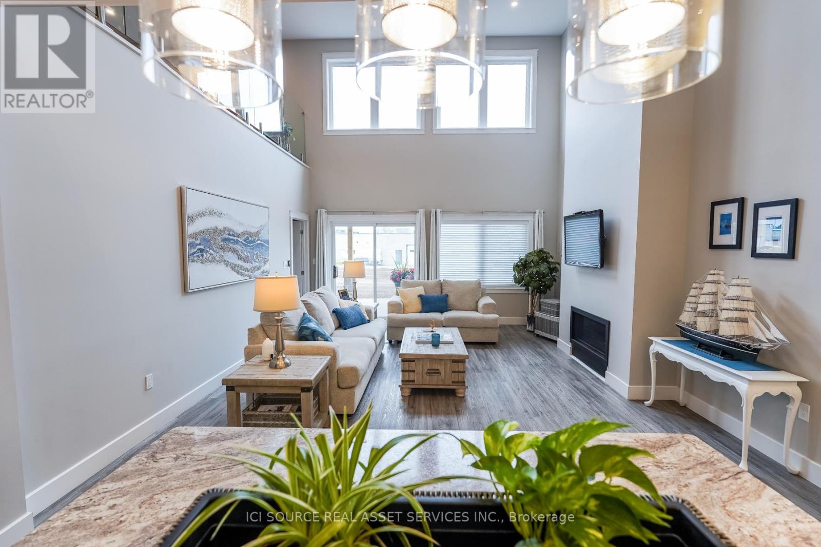 1306 15TH AVENUE E
