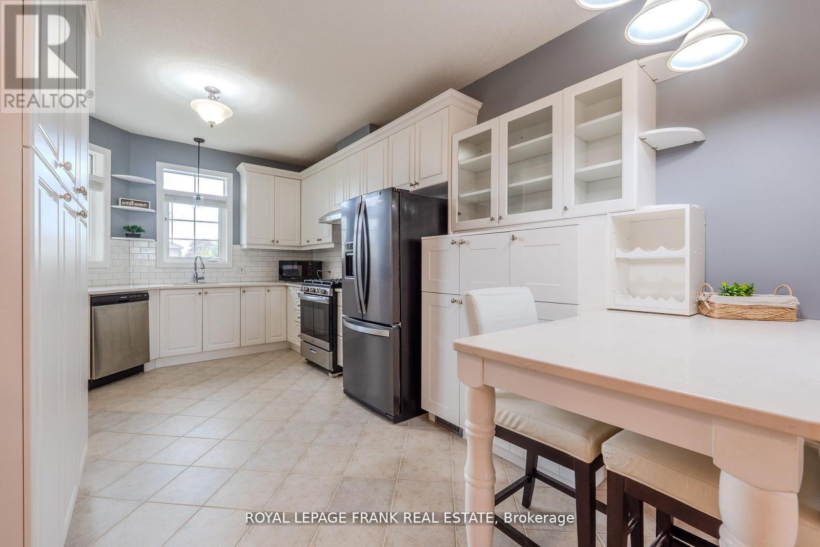 16 - 9 EGLINGTON STREET