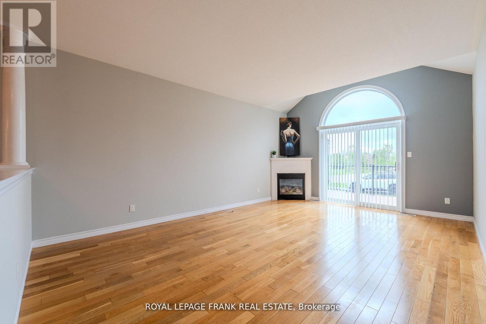 16 - 9 EGLINGTON STREET