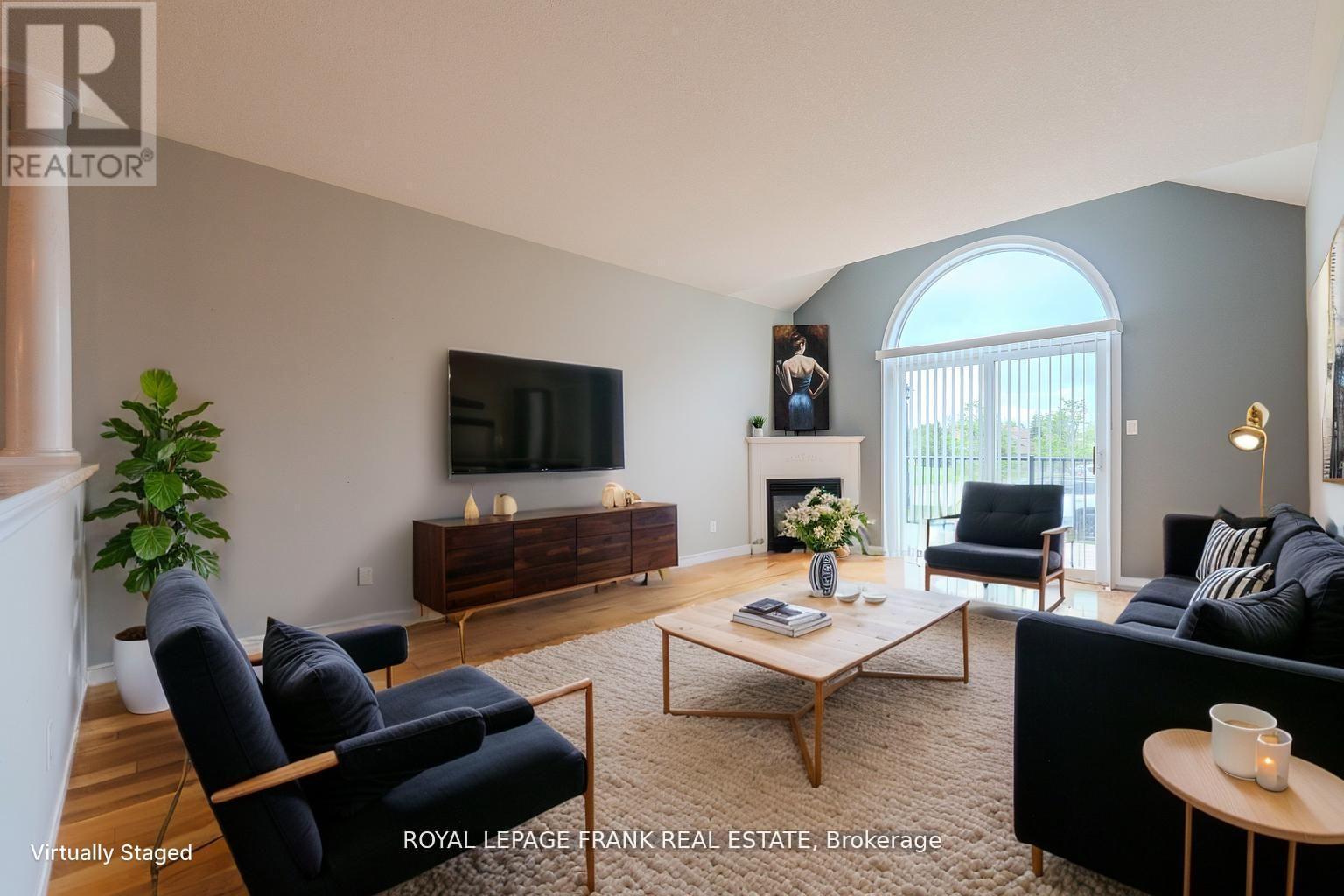 16 - 9 EGLINGTON STREET