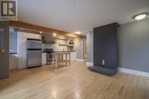 1, 2044 35 Avenue SW Calgary AB T2T2E1