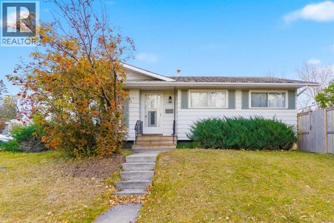 5027 40 Avenue SW Calgary AB T3E6T9