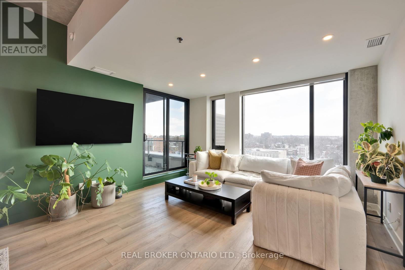 703 - 203 CATHERINE STREET