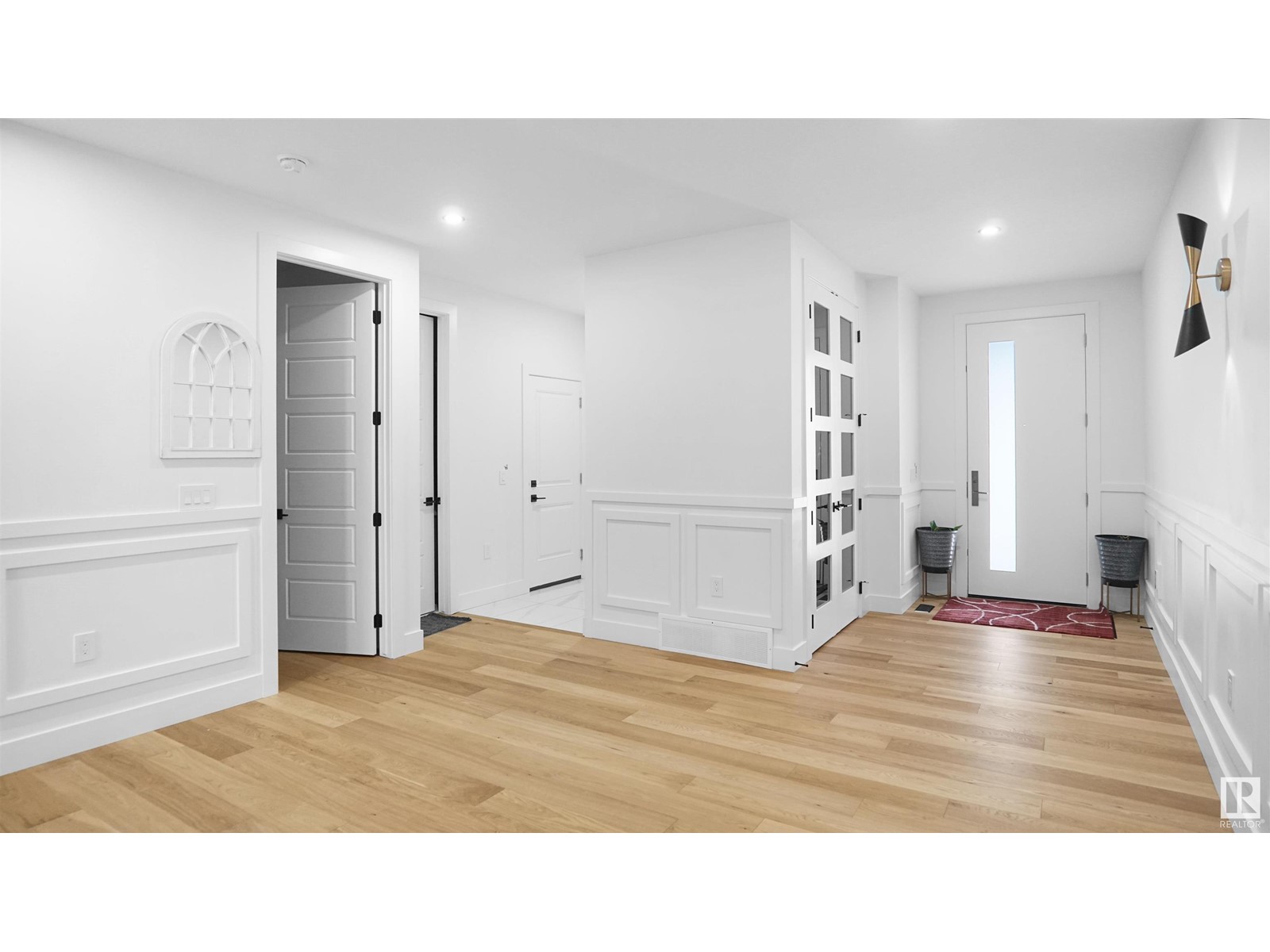 2928 1 AV SW