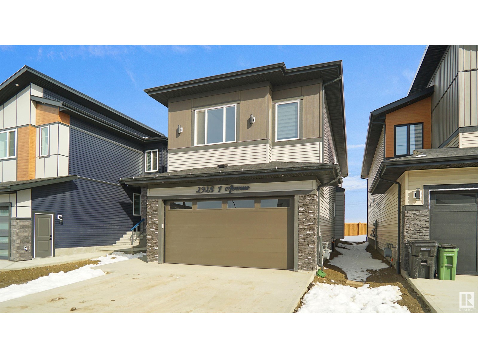 2928 1 AV SW