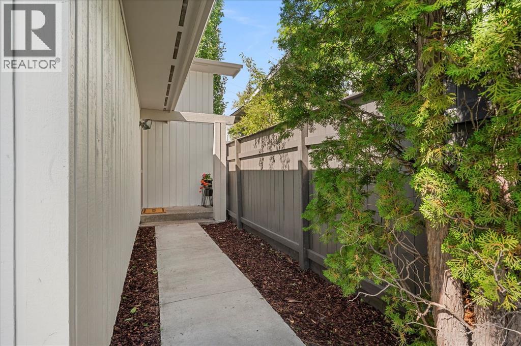 24 Midglen Drive SE