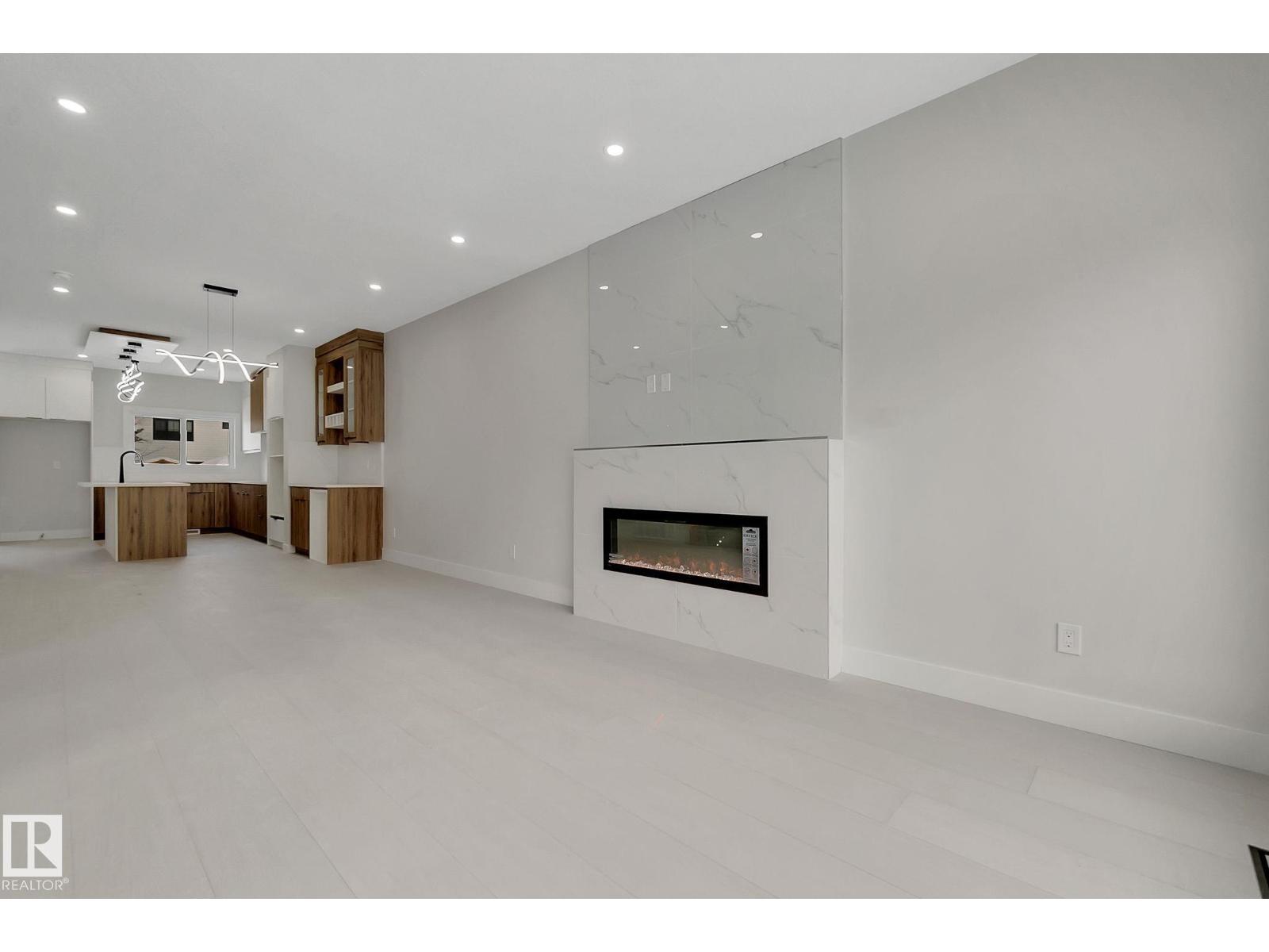11132 72 AV NW