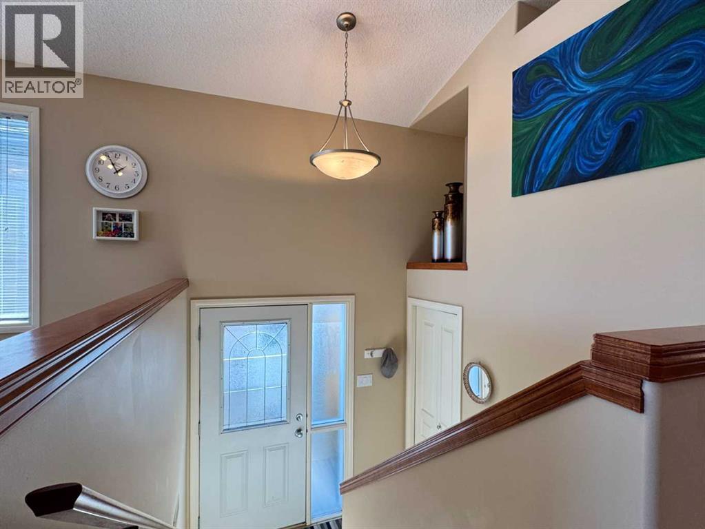344 Lynx Crescent N