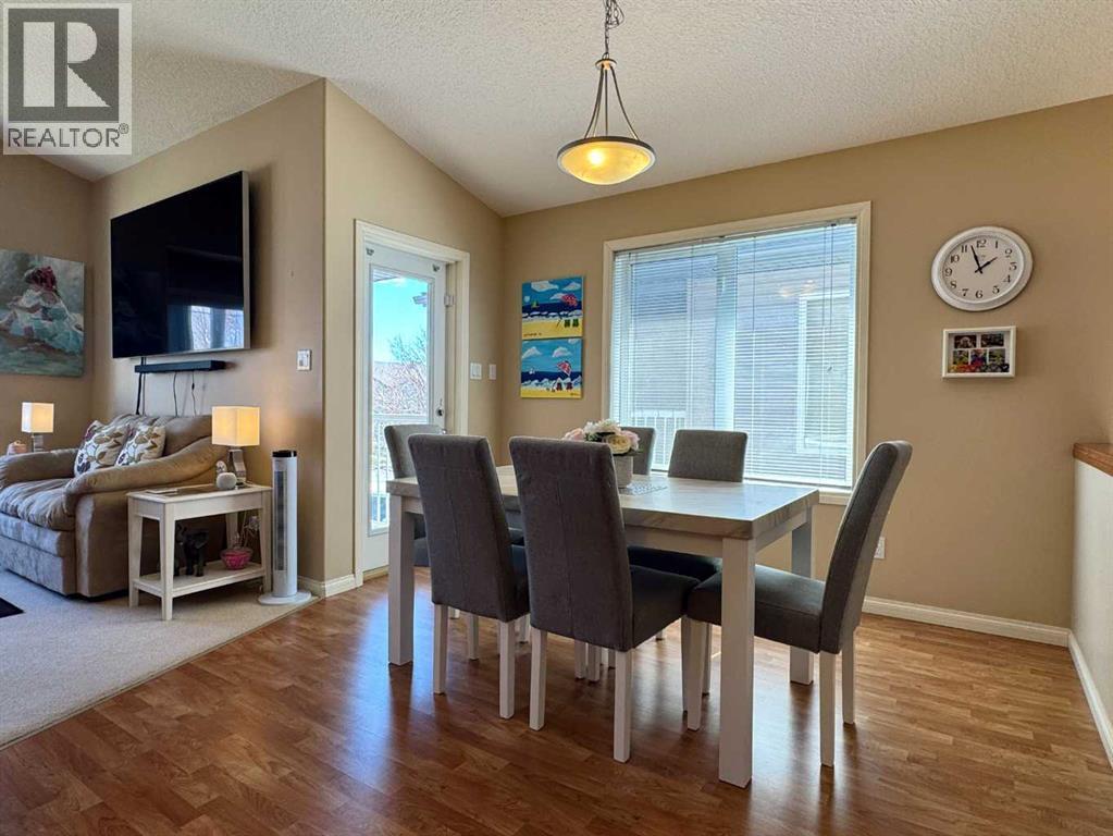344 Lynx Crescent N