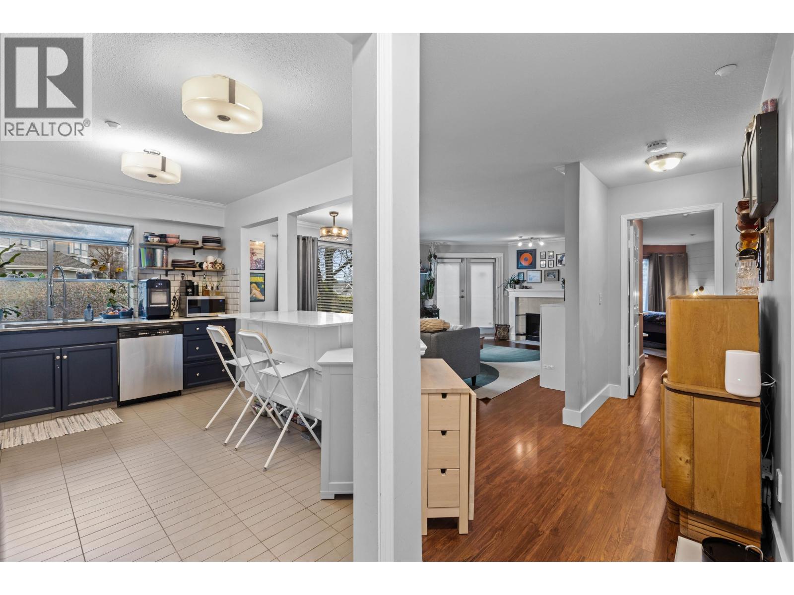 304 25 RICHMOND STREET