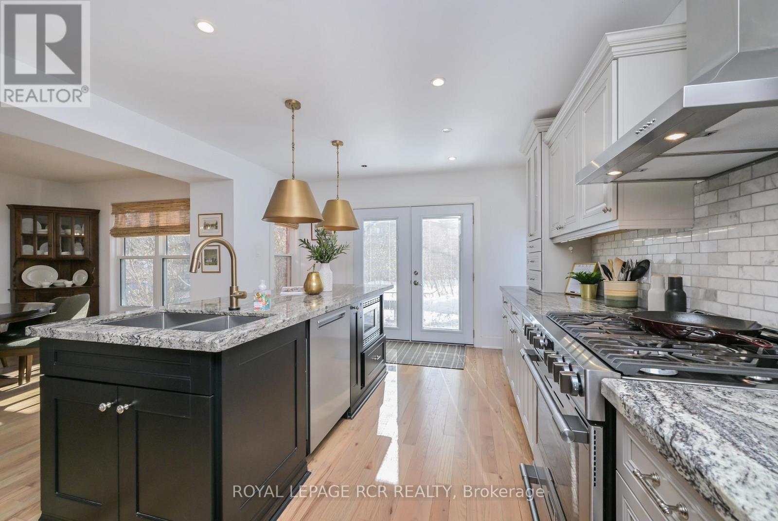 208 KENSINGTON PLACE