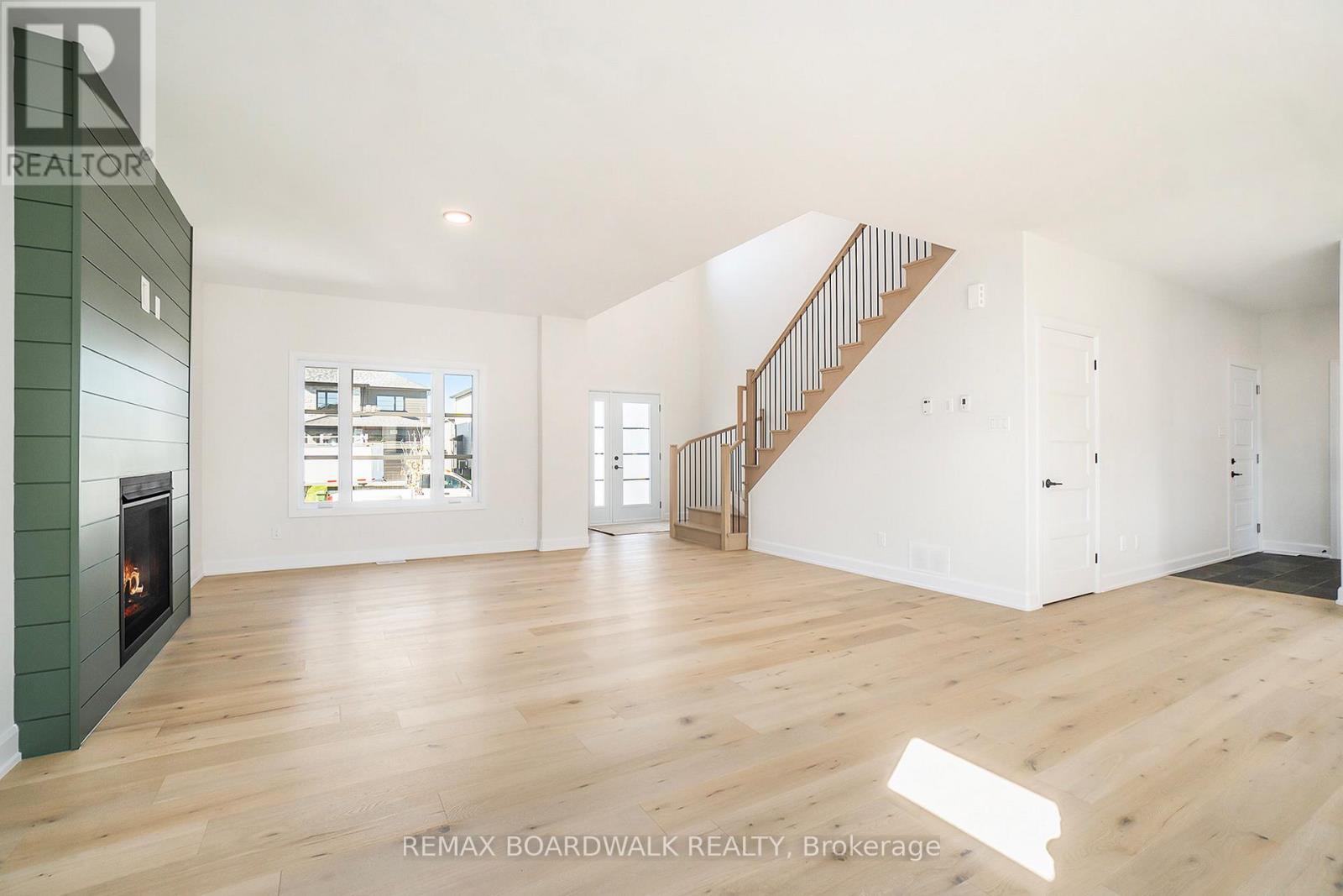619 GENEVA CRESCENT