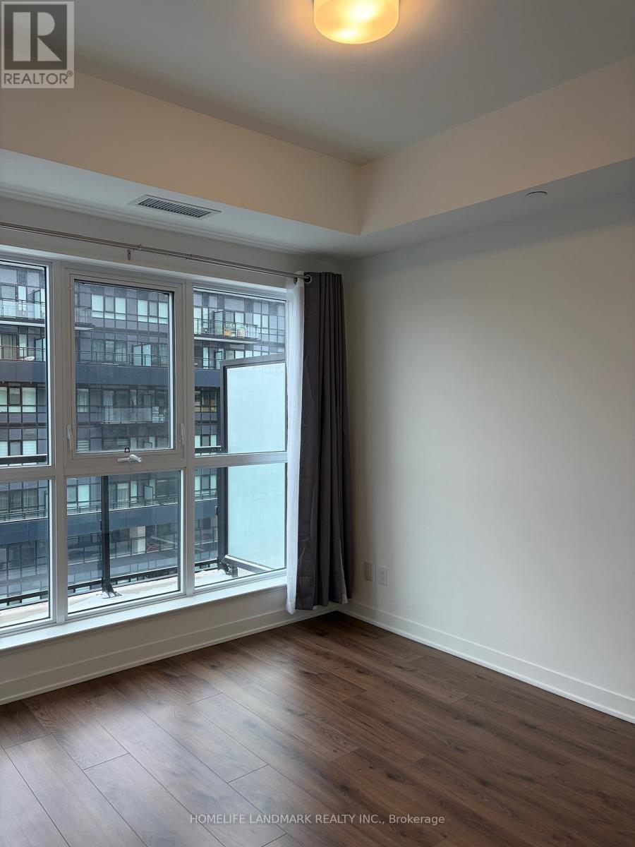 814 - 405 DUNDAS STREET W