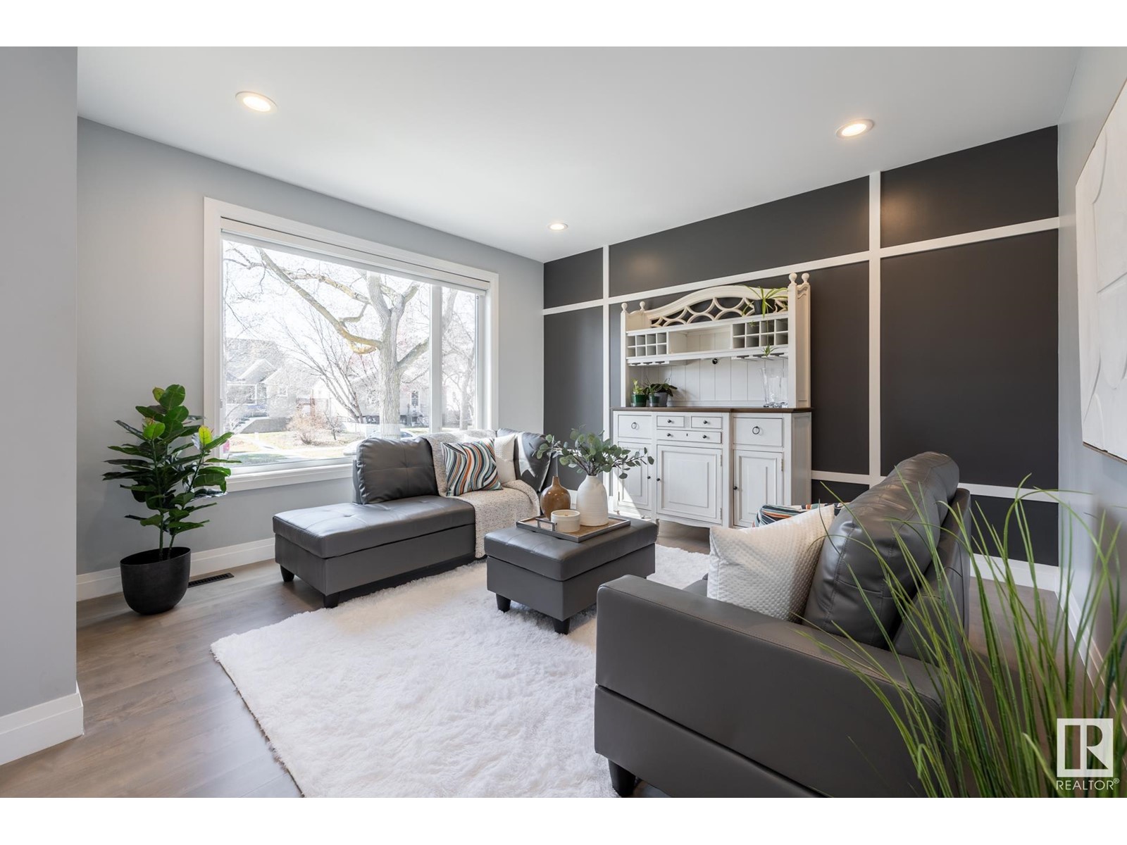 10936 71 AV NW