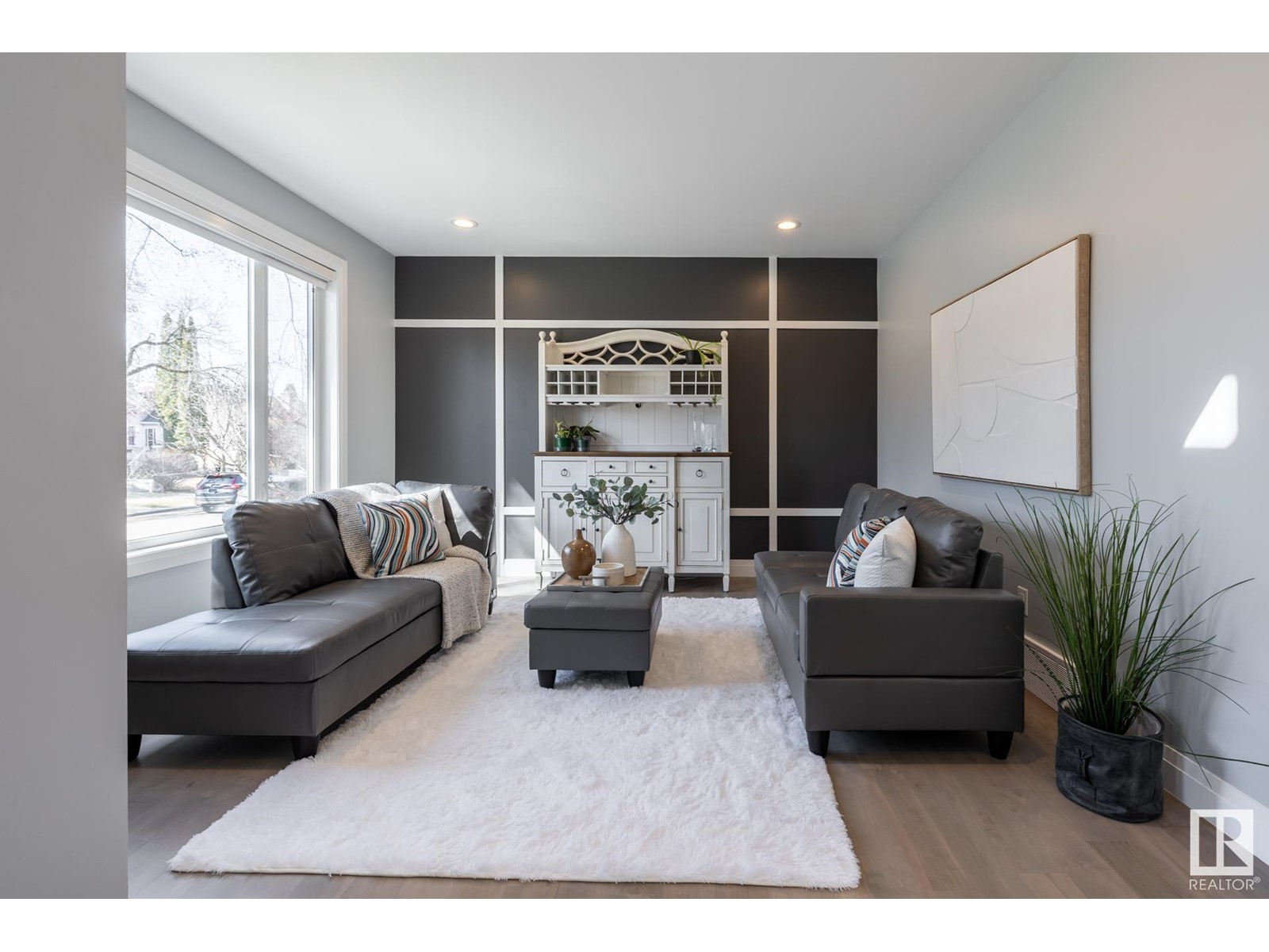 10936 71 AV NW