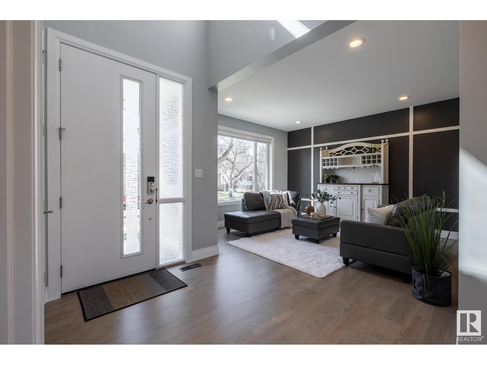 10936 71 AV NW