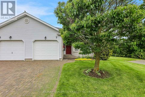 7 VILLAGE DRIVE West Lincoln (Smithville) ON L0R2A0