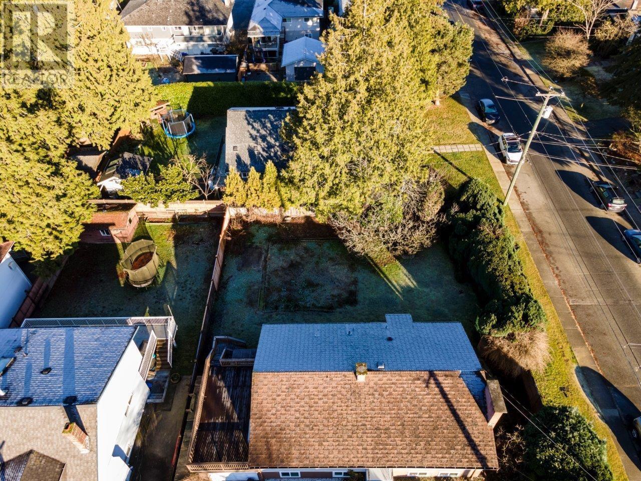 780 E 16TH STREET