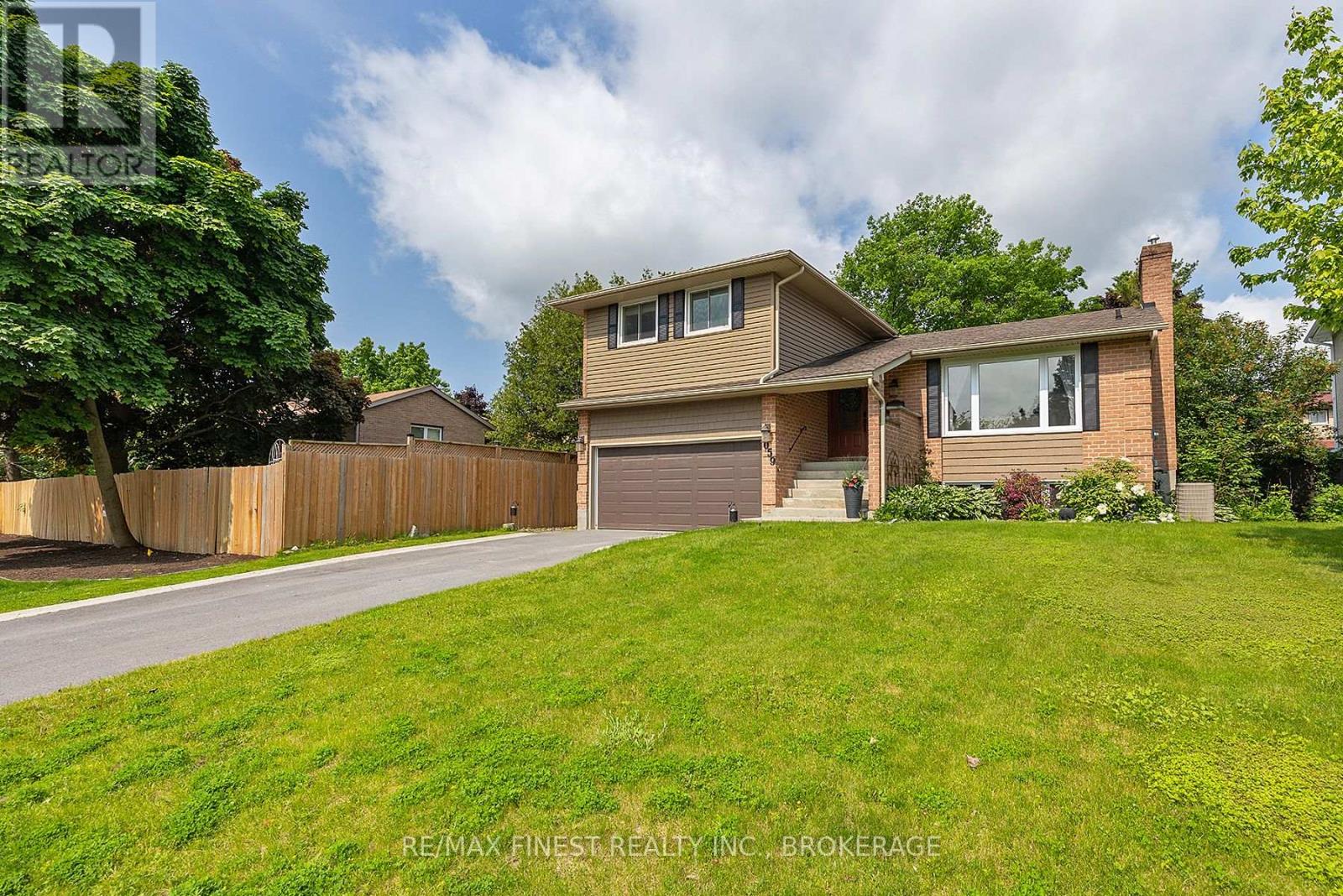 1059 PEMBRIDGE CRESCENT