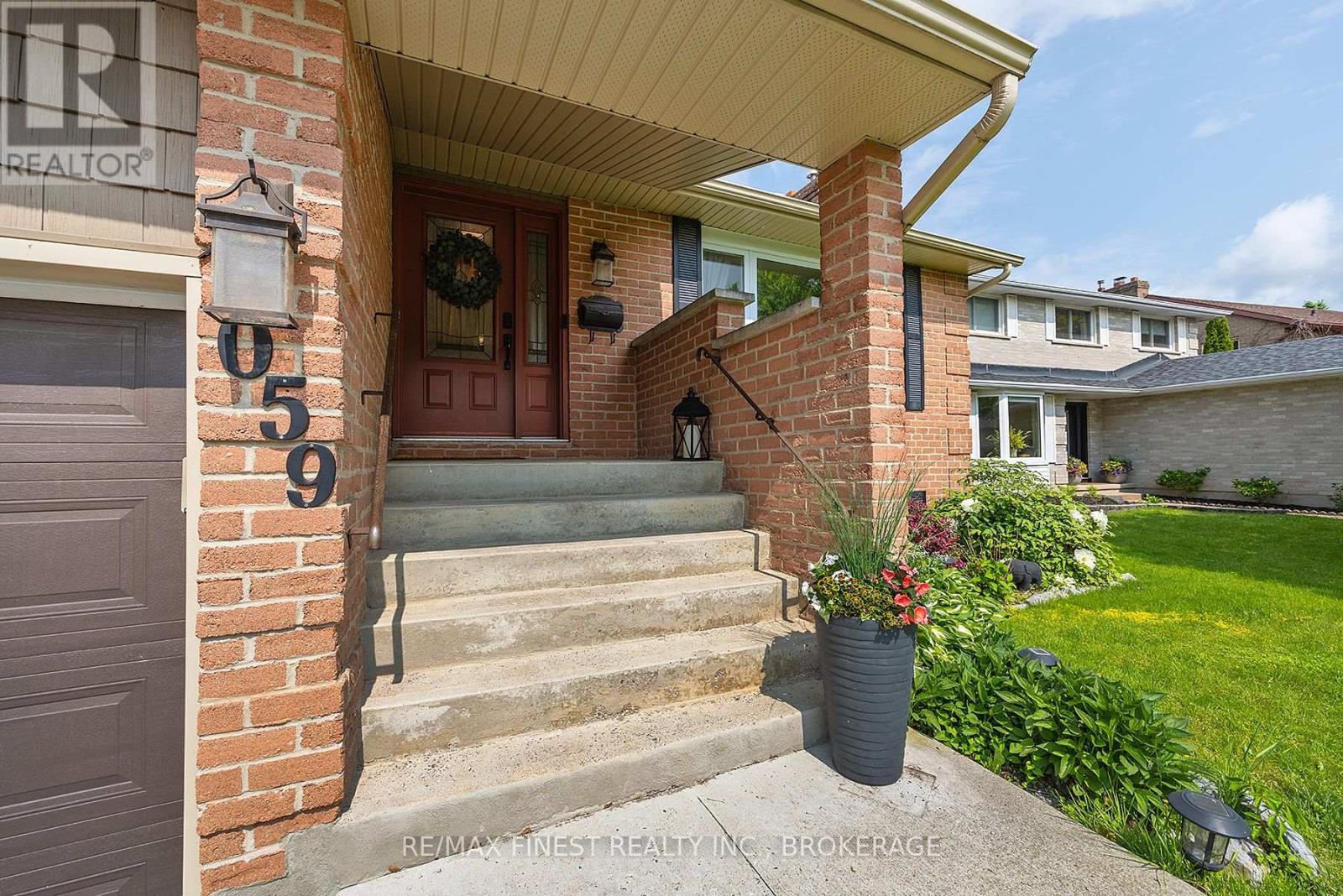 1059 PEMBRIDGE CRESCENT