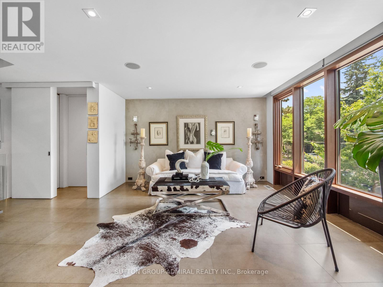 416 ROSELAWN AVENUE
