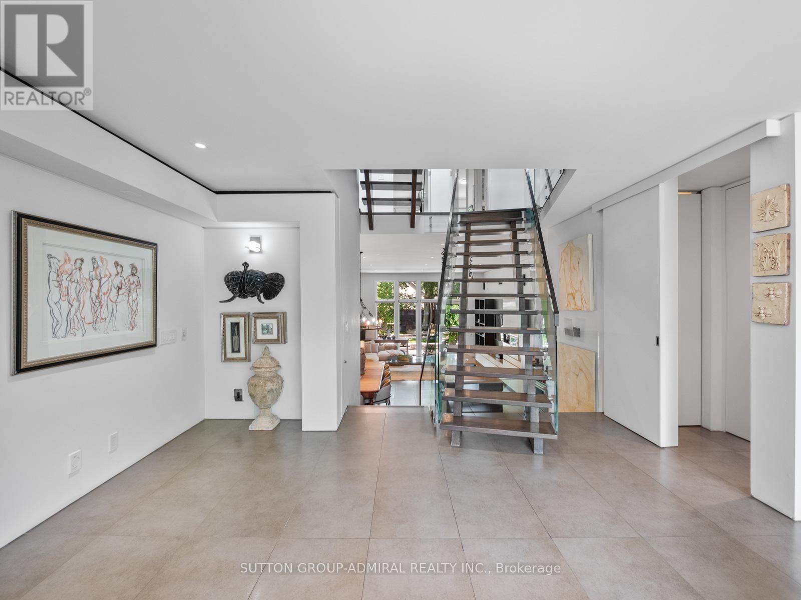 416 ROSELAWN AVENUE