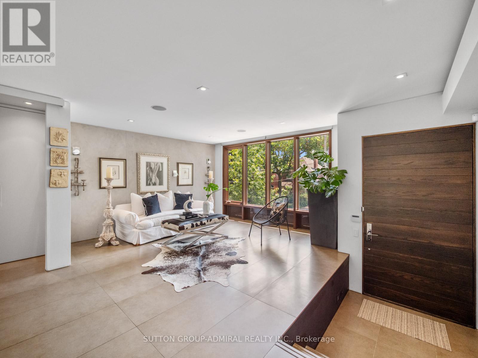 416 ROSELAWN AVENUE