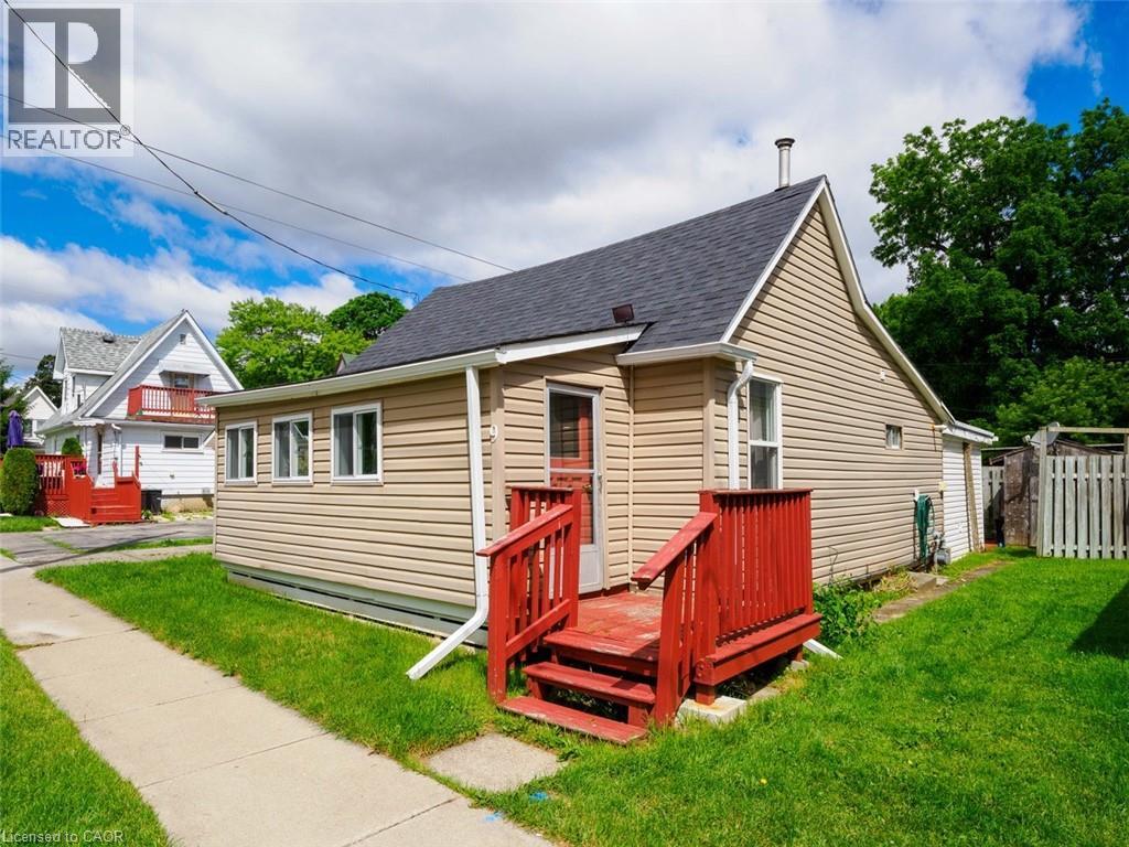 Photo 1 of 24 — 9 MARSHALL Lane, Simcoe, ON N3Y1Z2