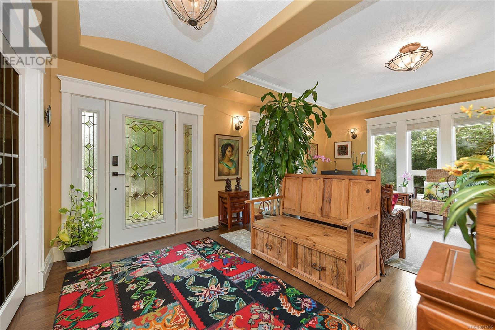 882 Canterbury Rd