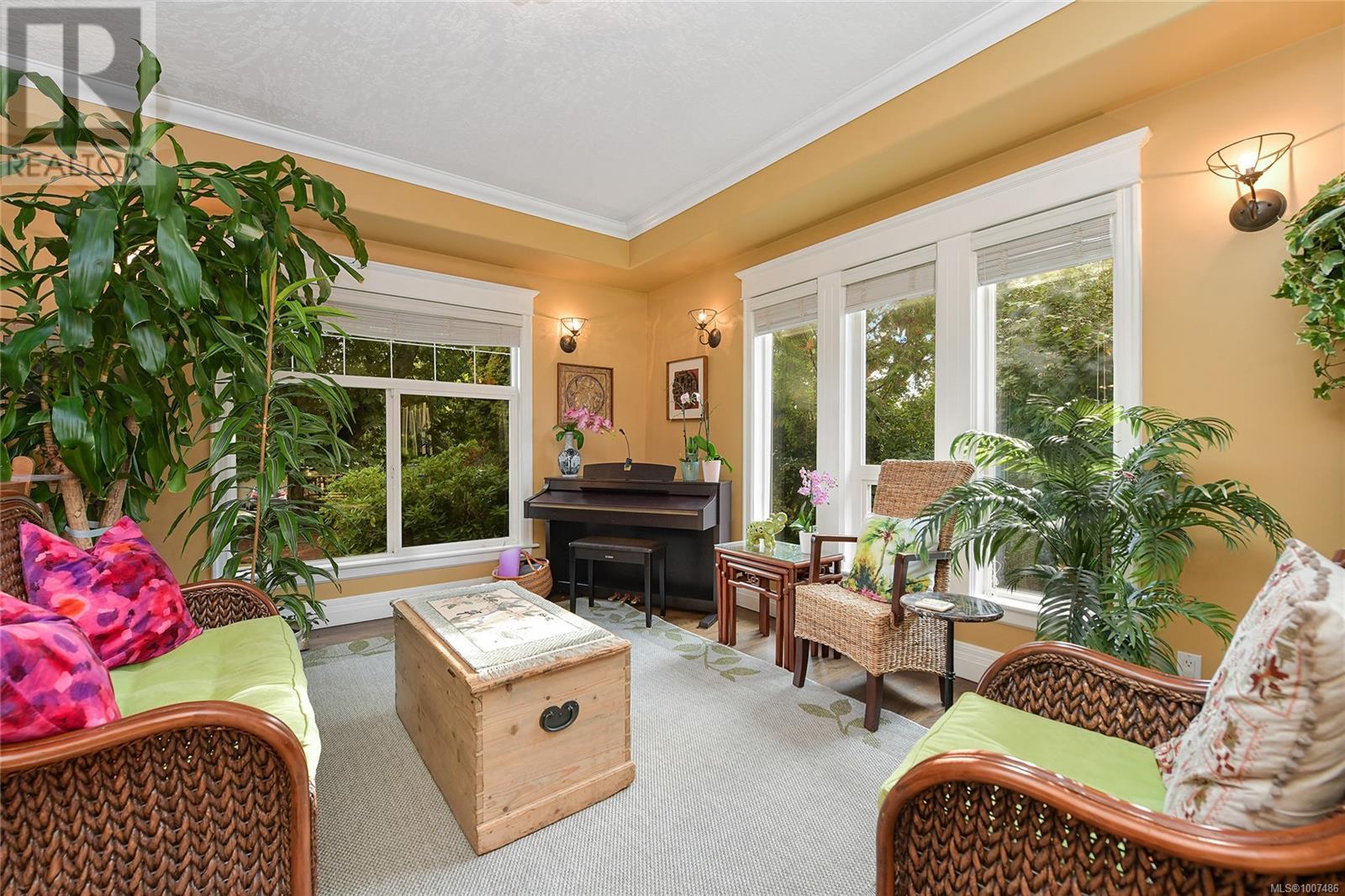882 Canterbury Rd