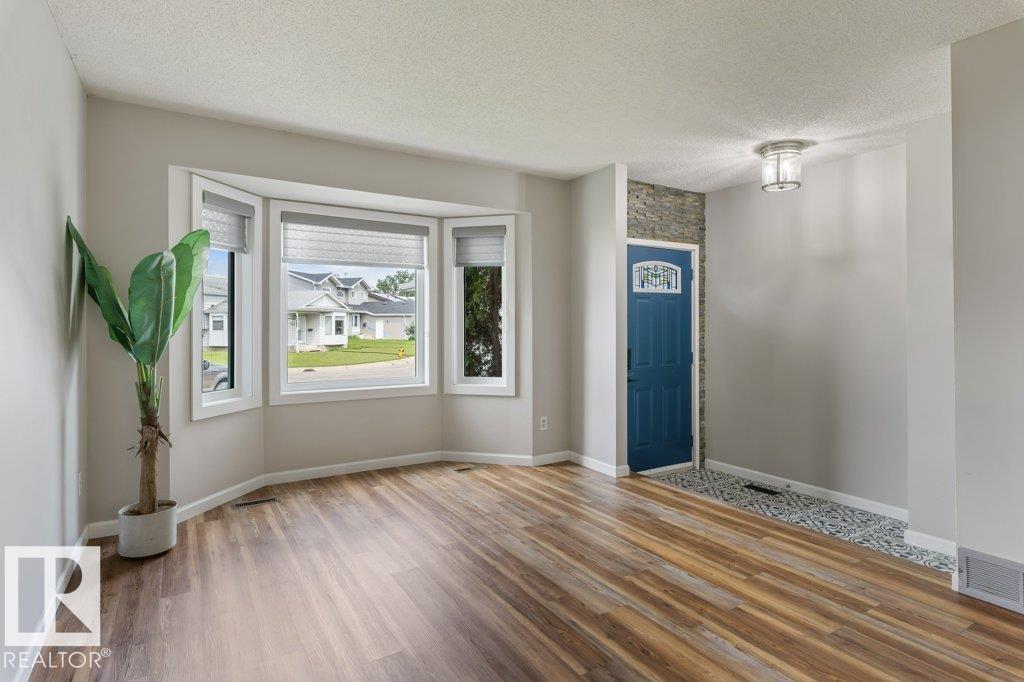 4239 30 AV NW
