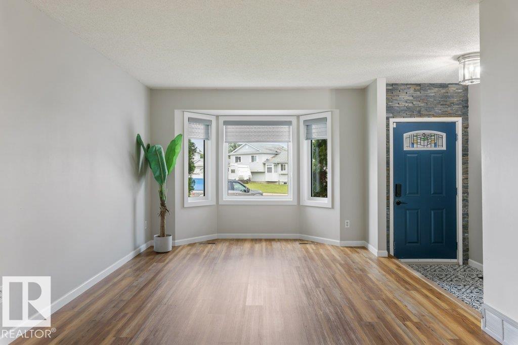 4239 30 AV NW