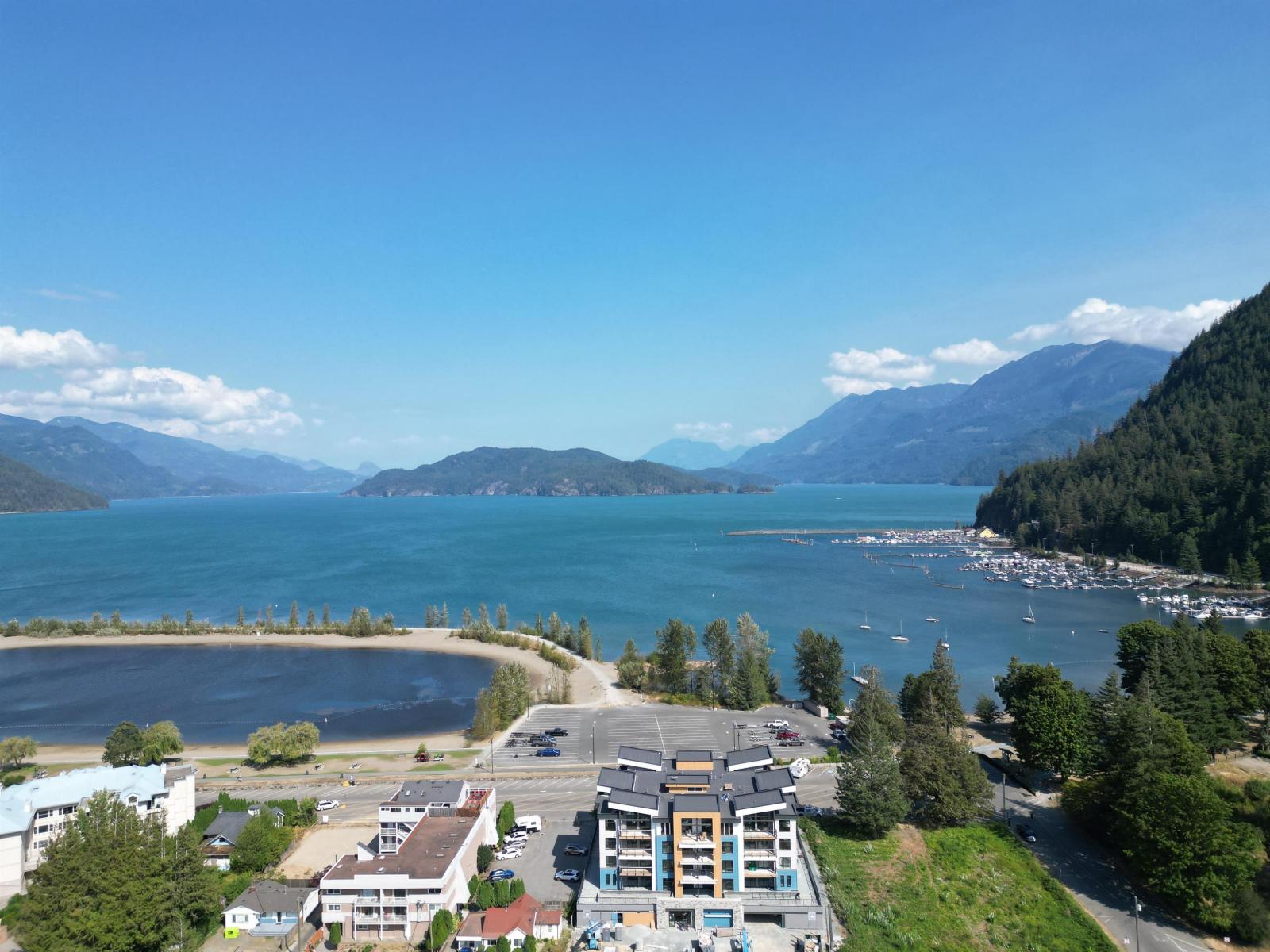 106 470 ESPLANADE AVENUE|Harrison Hot Springs
