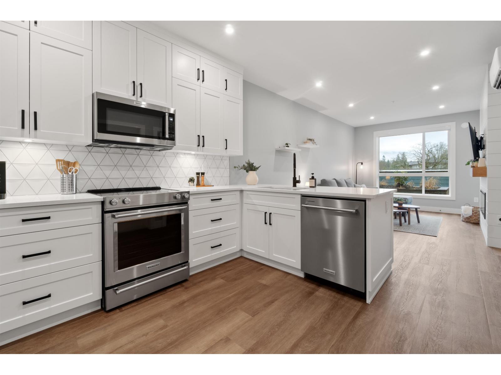 106 470 ESPLANADE AVENUE|Harrison Hot Springs