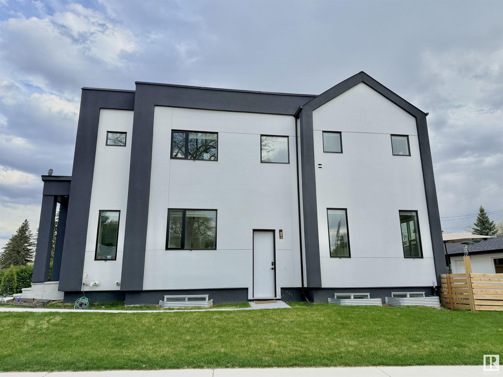 7332 118 ST NW