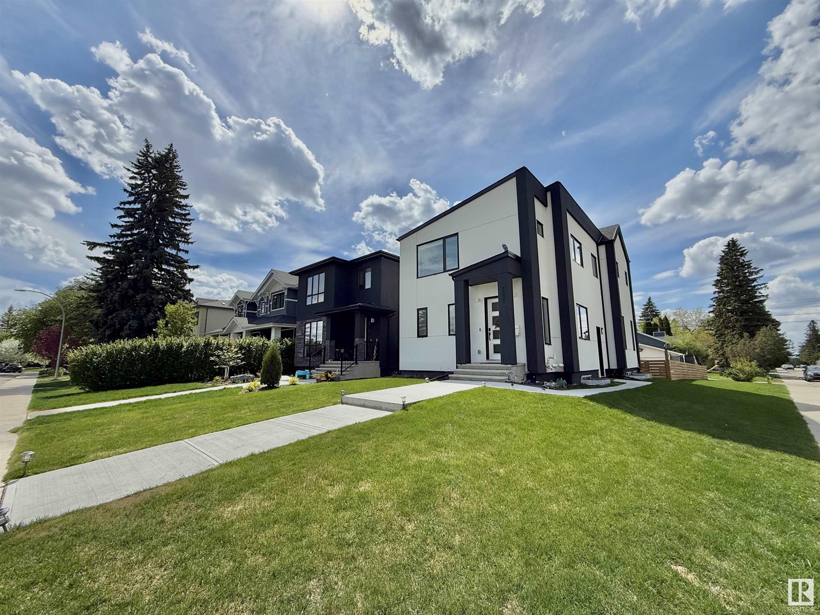 7332 118 ST NW