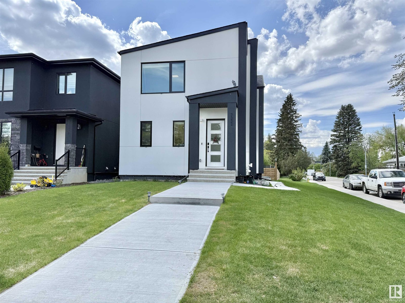 7332 118 ST NW
